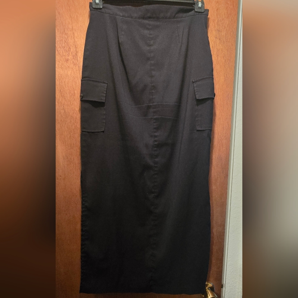 HOST PICK🎉🎊Forever 21 Black Cargo Pocket Maxi Skirt SzM - Picture 5 of 6